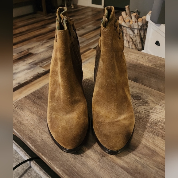 Frye suede wedge bootie with fringe - Picture 2 of 8